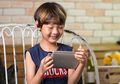 Mendengarkan Musik Melalui Earphone Bisa Membuat Tuli, Benarkah?