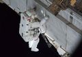 Kembali ke Bumi, Kenapa Astronaut Harus Kembali Belajar Berjalan?