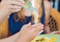 Amankah Membersihkan Tangan dengan Hand Sanitizer?