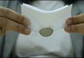 Koin Bisa Menembus Lubang Kertas yang Kecil, Bagaimana Rahasianya?