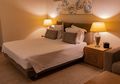 Pakai Sandal Hotel Hanya di Kamar, Ini 5 Etika saat Menginap di Hotel