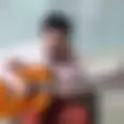 Nggak Pernah Dipamerin, Raditya Dika Kejutkan Netizen dengan Skill Bermain Gitar
