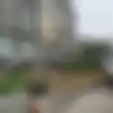 Detik-detik Kamera Video Rekam Trotoar Ambles, 21 Mobil Langsung Tertelan ke Bawah Tanah