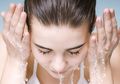 3 Kesalahan Mencuci Muka Ini Bikin Keriput. Moms Pernah Melakukannya?