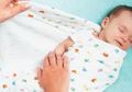 Bisa Sebabkan Dislokasi Panggul, Dokter Larang Orangtua Pakaikan Bedong Pada Anak!