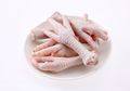 Moms Suka Makan Ceker Ayam? Baca Ini Siapa Tahu Selama Ini Moms Salah Membersihkannya
