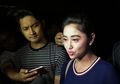 Liburan di Maldives, Kulit Leher Dewi Persik Berubah Merah Karena ini