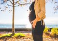 Benarkah Perempuan yang Melahirkan di Usia 30an punya Anak yang Lebih Cerdas?