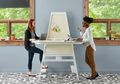 Biar Tak Makin Gemuk di Kantor Moms Bisa Lakukan Hal Ini