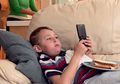 Hati-hati, Kecanduan Gadget Bisa Jadi Penyebab Diabetes Pada Anak