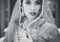 Deepika Padukone VS Raisa, Cantik Memukau Berbalut Saree India