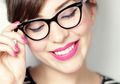 Patut Dicoba! Tips Makeup Moms yang Berkacamata Agar Tampil Memesona