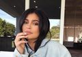 Kylie Jenner Melahirkan, Inilah Alasan Ia Menyembunyikan Kehamilan