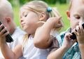 Jangan Biarkan Anak Kecanduan Gadget! Ini 4 Tips yang Bisa Diterapkan