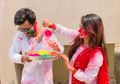 Sederet Artis Bollywood ini Pertama Kali Rayakan Holi Setelah Menikah, Jadi Momen Romantis