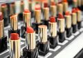 Sedih Karena Lipstik Patah? Selamatkan dengan Peralatan Rumah Ini!