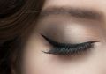 Cara Aplikasi Eyeliner Agar Moms Secantik Didandani MUA Profesional