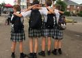 Lucu! Sekolah Unggulan Ini Izinkan Siswa Pria Memakai Rok Wanita