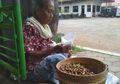 Pantang Ngemis, Mbah Par Pilih Bekerja Keras Demi Masa depan Anaknya