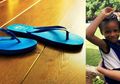 Pulang Liburan, Remaja Ini pun Galang Dana untuk Beli 1.000 Sandal Jepit, Buat Apa Ya?