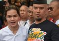 Jalani Sidang Perdana, Ahmad Dhani Kenakan Kostum Ini!