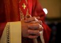 Ketika Ratusan Pastor Dilatih untuk Usir Setan, Rupanya Banyak yang Kerasukan Gara-gara Kartu Tarot!