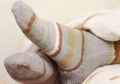 Cukup Pakai Kaus Kaki Basah Saat Tidur, Maka Anda Akan Sembuh dari 3 Penyakit Ini! Coba Yuk!