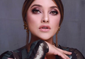 Hadiri Festival Musik Populer Dunia, Intip Penampilan Terbaru Sarah Azhari
