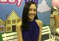 Gendong Anak, Tangan Ririn Dwi Ariyanti Bikin Netizen Heran!
