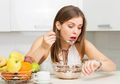 Makan Terburu-buru saat Sahur dapat Memperpendek Umur Anda, Kok Bisa?