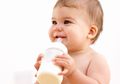 Terlalu Sering Berikan Susu Formula Bisa Bikin Bayi Sulit BAB