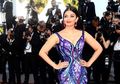 Jadi Sorotan, yuk Intip Gaun Kupu-kupu Aishwarya Rai di Red Carpet Cannes FIlm Festival 2018, Spektakuler!