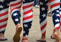 Ini 6 Cara Konyol Orang Amerika yang Justru Enggak Menghormati Bendera Mereka Sendiri