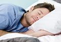 Letakkan Handuk Kecil di Bawah Punggung saat Tidur, Ini Manfaatnya