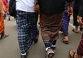 Jangan Asal! Ternyata Begini Cara Mencuci Sarung yang Benar Biar Awet