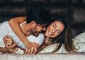 Coba Ajak Suami Bercinta Sebelum Sahur dengan Menggunakan Bantal