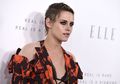 Ini Alasan Kristen Stewart Buka Sepatu di Karpet Merah Cannes Festival