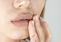 Duh, 7 Hal Ini Ternyata Bisa Sebabkan Warna Bibir Menghitam! Apa Saja?