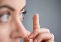 Moms Pengguna Kontak Lens? Ini 8 Tips yang Harus Diperhatikan