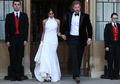 Meghan Markle Tampil Elegan dengan Gaun Kedua, Ternyata Inilah Sosok Desainernya