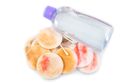Dikenal 'Ampuh' Bersihkan Riasan Wajah, Apakah Micellar Water Direkomendasikan Dermatologi?