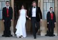 Terungkap, Harga Gaun Resepsi Meghan Markle Mahal Banget dan akan Dijual 'Limited Edition' untuk Para Penggemarnya