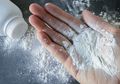 5 Manfaat Lain dari Bedak Bayi Untuk Keseharian, No. 4 Tak Disangka