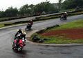Nggak Banyak yang Tahu! Ini Cara Nikung Sepeda Motor yang Benar