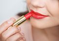 5 Tips Mengoles Lipstik untuk Bibir Kering agar Tampil Sempurna