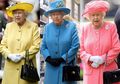 Kenapa Ratu Elizabeth II Selalu Genggam Kedua Tangannya Seperti di Foto? Ini Alasannya