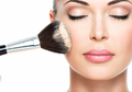 Hati-hati! Jangan Lakukan 6 Kesalahan Ini dalam Memakai Blush On