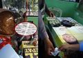 Oknum Polisi Menerima Uang Dari Pengendara Wanita, Aksinya Terekam Video