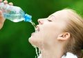 Waspada, Terlalu Banyak Minum Air Putih Ternyata Berbahaya, loh!