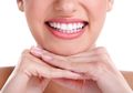 Tak Perlu Veneer, 5 Bahan Rumahan Ini Bisa Putihkan Gigi loh!